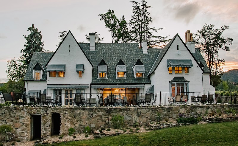 Hummingbird Estate - Event Venue in Central Point, Oregon