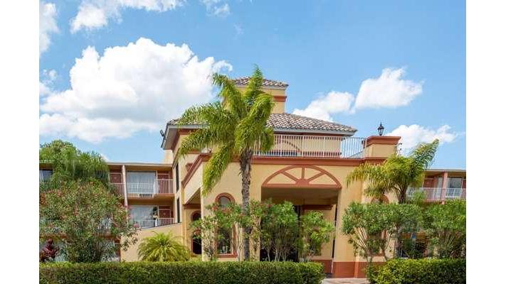 Howard Johnson by Wyndham Tropical Palms - Event Venue in Kissimmee, Florida