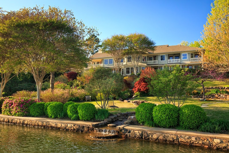 Lookout Point Lakeside Inn - Event Venue in Hot Springs, Arkansas