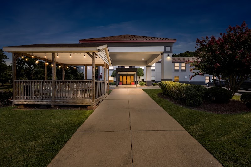 Red Roof PLUS+ Henderson - Event Venue in Henderson, North Carolina