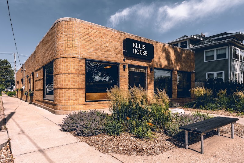Ellis House - Event Venue in Cedar Rapids, Iowa