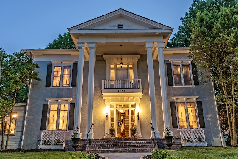 Silver Heart Inn & Cottages - Event Venue in Independence, Missouri