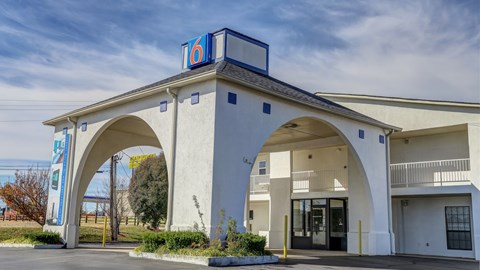 Motel 6 Dickson, TN - Event Venue in Dickson, Tennessee