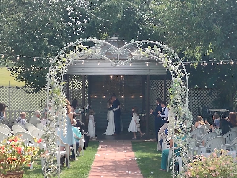 The Clever Barn - Event Venue in Clever, Missouri