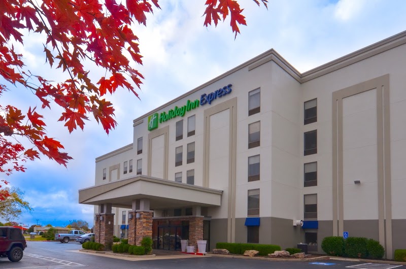 Holiday Inn Express & Suites Fayetteville-Univ of AR Area by IHG - Event Venue in Fayetteville, Arkansas