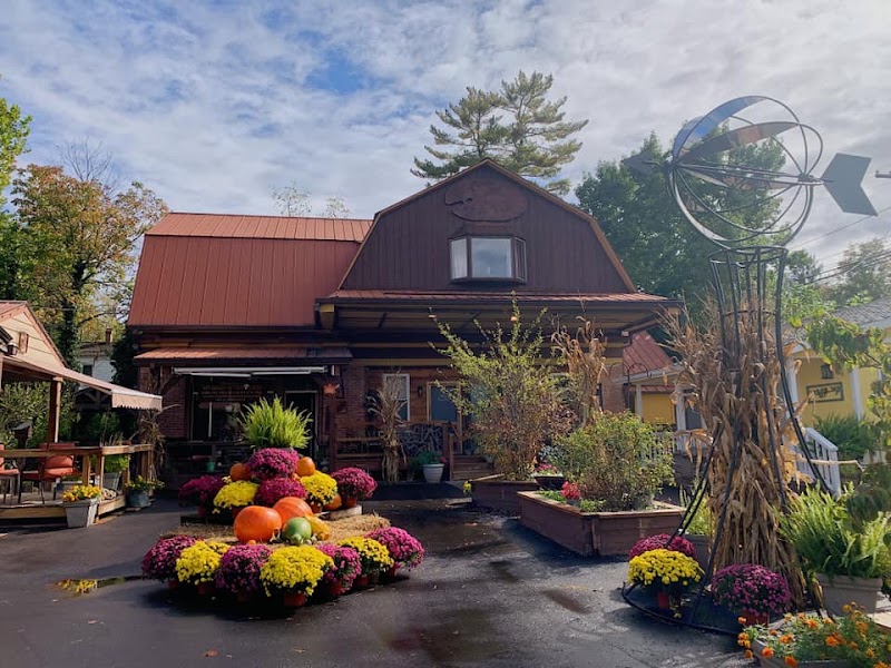 Iris Garden Downtown Cottages & Suites - Event Venue in Nashville, Indiana