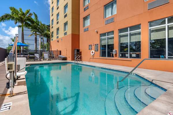 Comfort Suites Fort Lauderdale Airport South & Cruise Port - Event Venue in Dania Beach, Florida