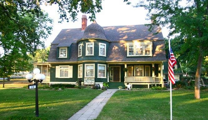 Oakenwald Terrace Bed and Breakfast - Event Venue in Chatfield, Minnesota