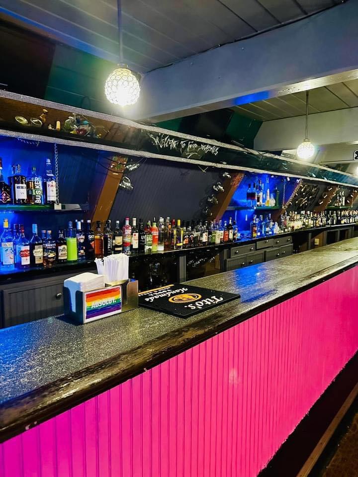 The Four Seasons & Den Patio Bar - Event Venue in Metairie, Louisiana