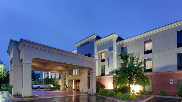 Hampton Inn Auburn - Event Venue in Auburn, Massachusetts