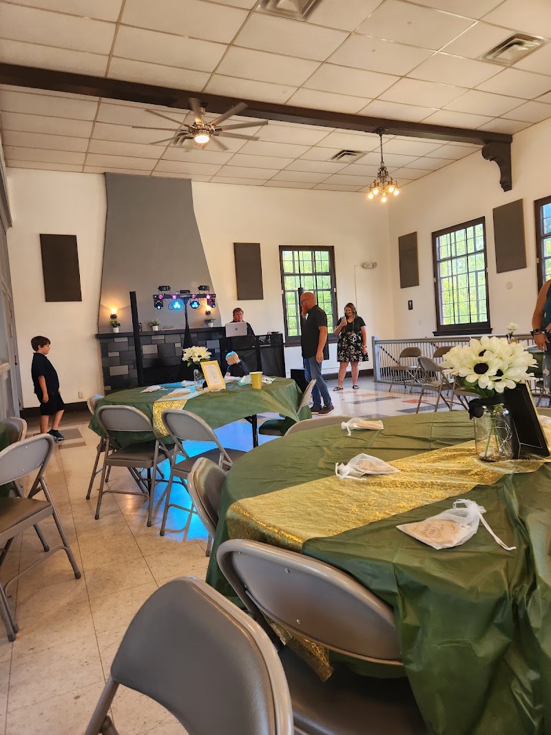 Duck Creek Stampe Lilac Garden - Event Venue in Davenport, Iowa
