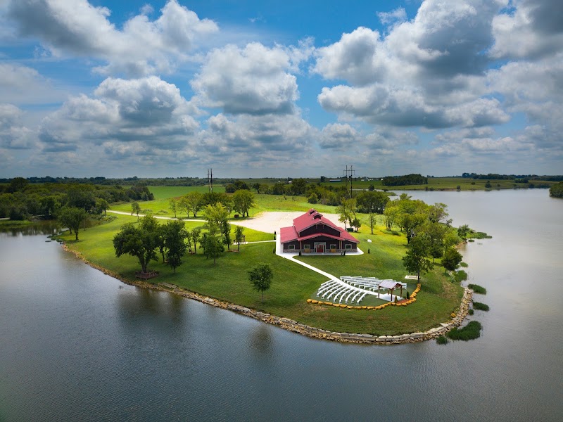 Willows Bend Wedding & Event Venue - Event Venue in Carbondale, Kansas