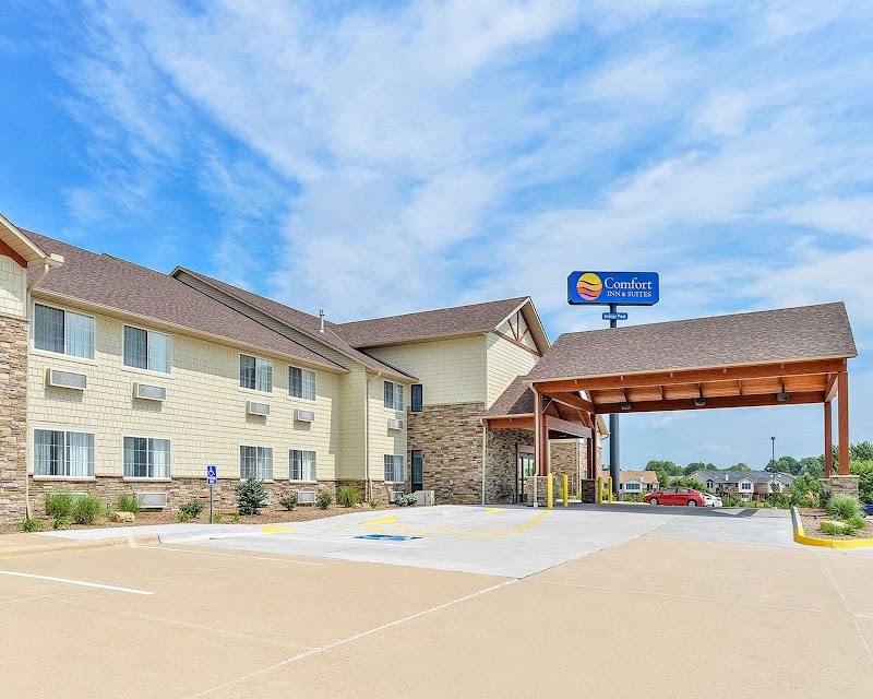 Comfort Inn & Suites Riverview near Davenport and I-80 - Event Venue in Le Claire, Iowa