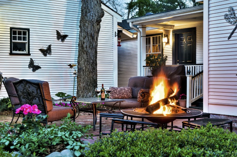 Carriage House Bed & Breakfast - Event Venue in Jefferson, Texas