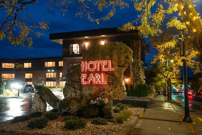 Hotel Earl of Charlevoix - Event Venue in Charlevoix, Michigan