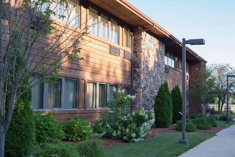 Carlton Lodge Hotel& Suites - Event Venue in Adrian, Michigan