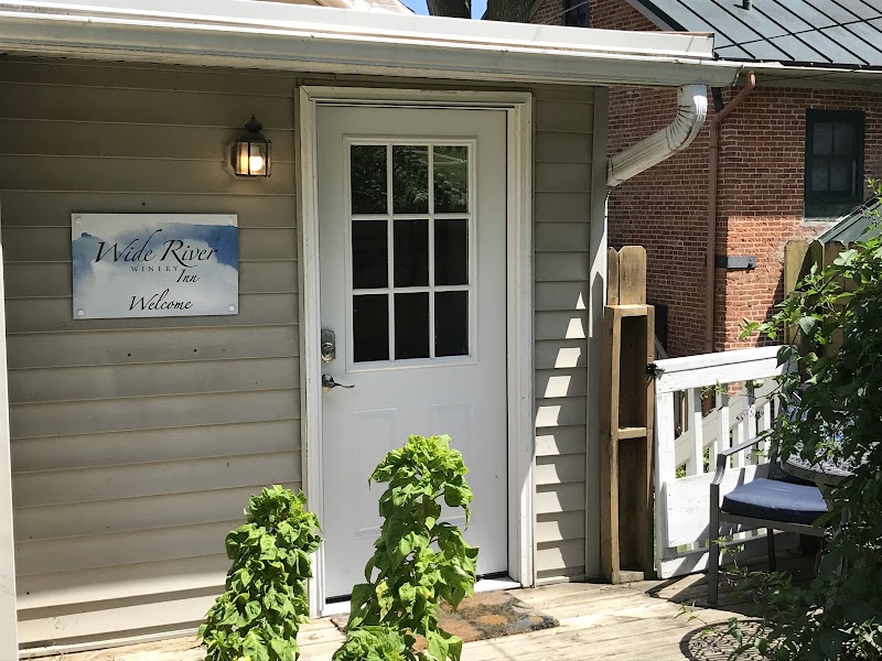 Wide River Inn - Event Venue in Le Claire, Iowa