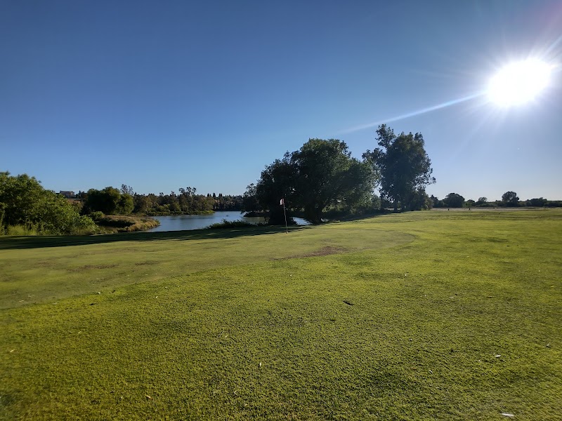 Bluff Pointe Golf Course and Learning Center - Event Venue in Fresno, California