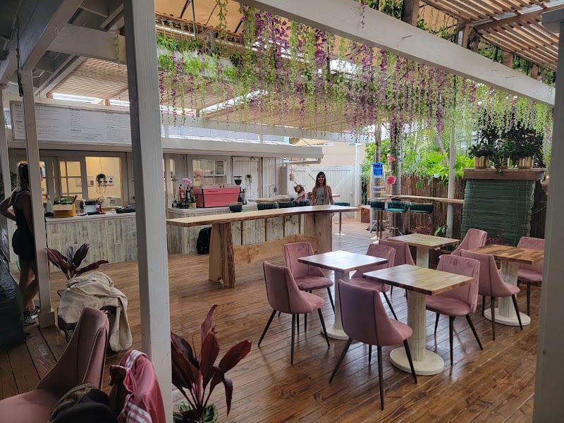 Belle Surf Cafe & Lounge - Event Venue in Paia, Hawaii