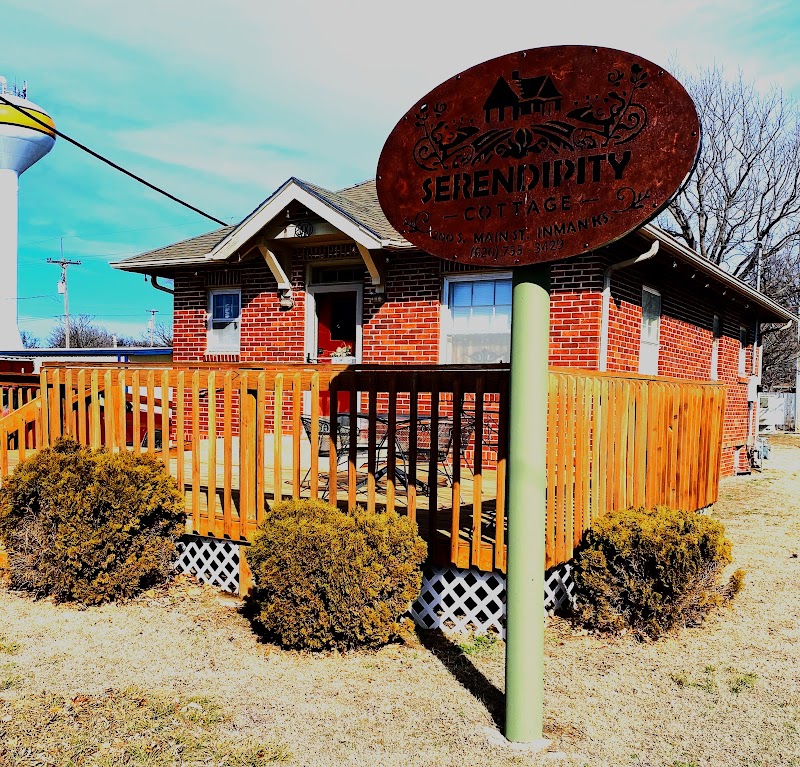 Serendipity Guest Cottage - Event Venue in Inman, Kansas