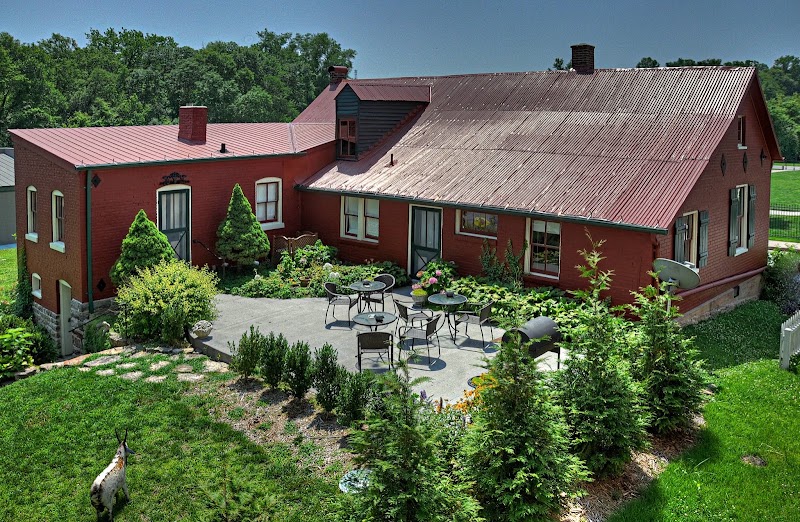 Historic Weber-Schulte Guest House - Event Venue in Hermann, Missouri