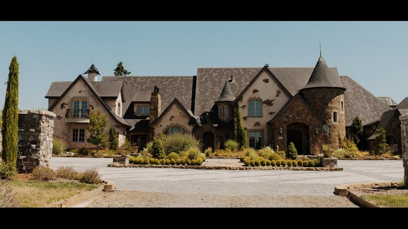 Chateau de Lis - Event Venue in Oregon City, Oregon