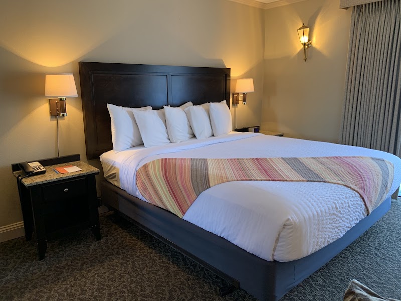 The Coachman Inn - Event Venue in Oak Harbor, Washington