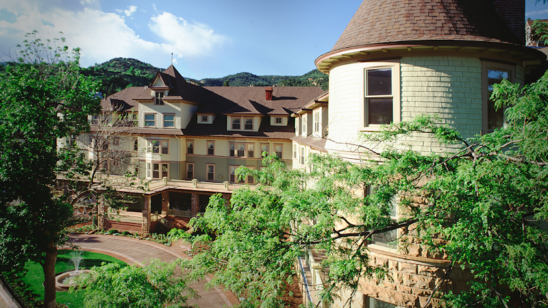 The Cliff House at Pikes Peak - Event Venue in Manitou Springs, Colorado