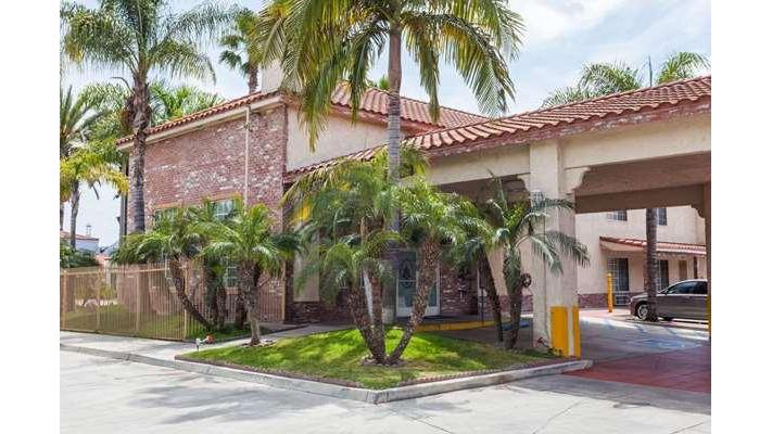 Days Inn & Suites by Wyndham South Gate - Event Venue in South Gate, California