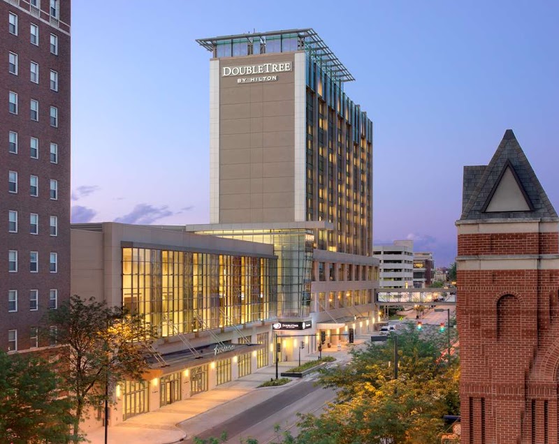 DoubleTree by Hilton Hotel Cedar Rapids Convention Complex - Event Venue in Cedar Rapids, Iowa