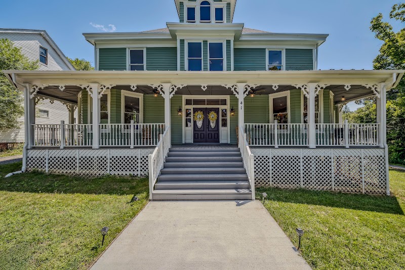 The Grand Castalian Inn Bed and Breakfast - Event Venue in Berkeley Springs, West Virginia