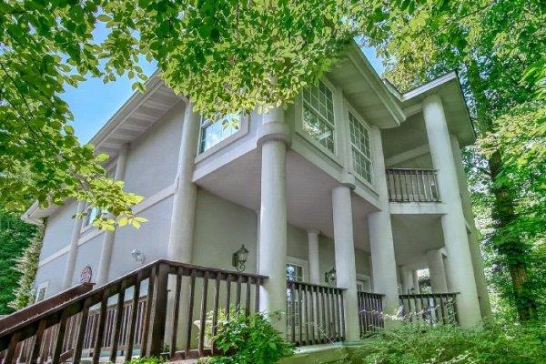 Gatlinburg Movie Mansion - Event Venue in Gatlinburg, Tennessee