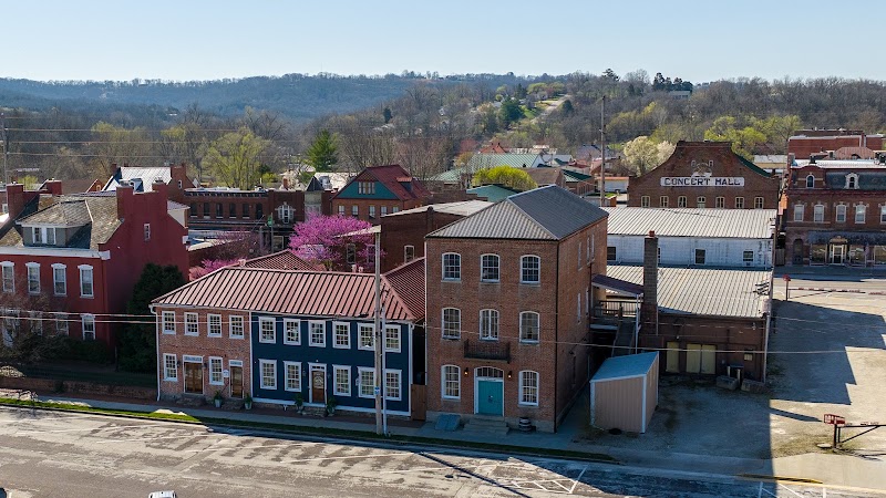 Wharf Street Riverfront Inn - Event Venue in Hermann, Missouri