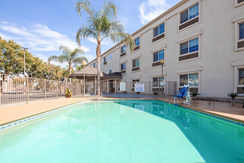 Holiday Inn Express & Suites Tulare by IHG - Event Venue in Tulare, California