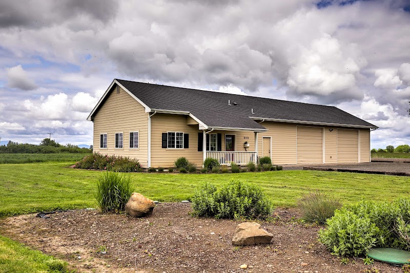 The Farm House on Mount Tom - Event Venue in Harrisburg, Oregon