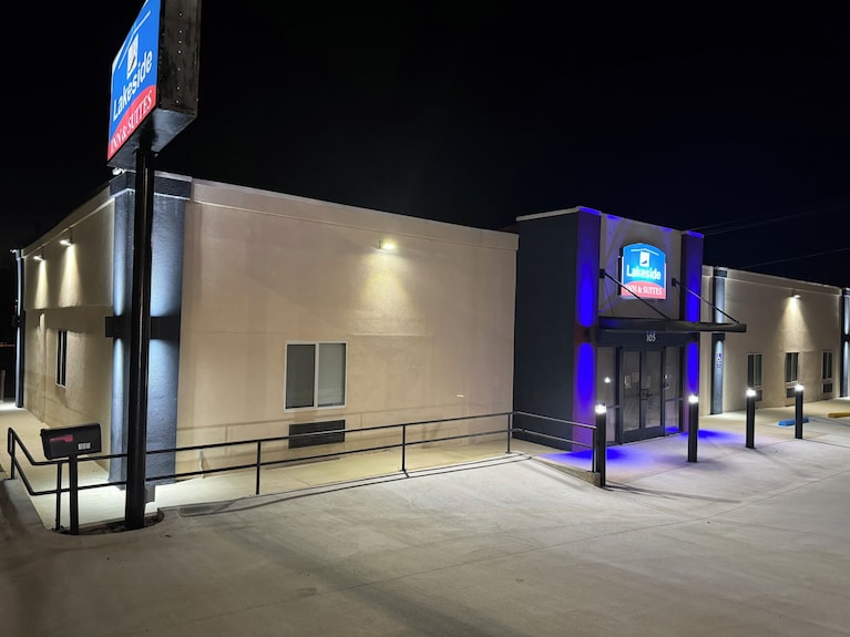 Lakeside Inn & Suites - Event Venue in Lone Star, Texas