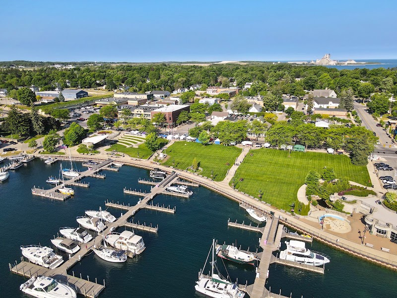 Pointes North Inn - Event Venue in Charlevoix, Michigan