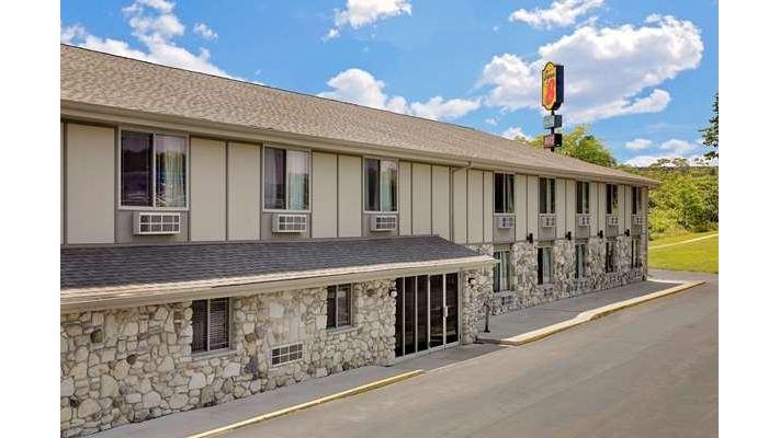 Super 8 by Wyndham Sturgeon Bay - Event Venue in Sturgeon Bay, Wisconsin