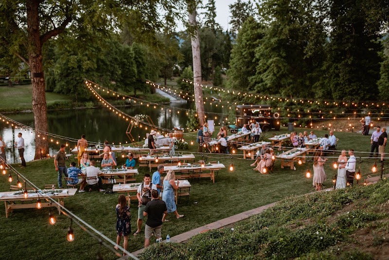 A River House - Event Venue in Grants Pass, Oregon