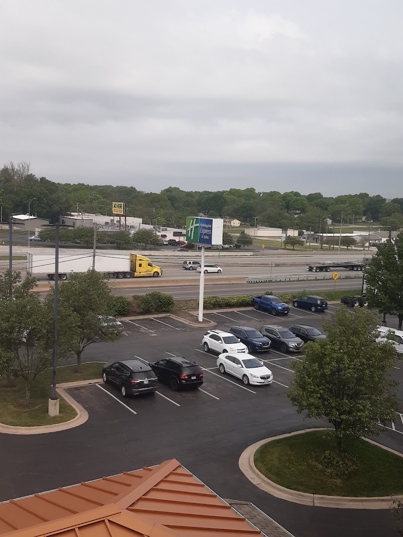 Holiday Inn Express & Suites Kansas City-Grandview - Event Venue in Grandview, Missouri