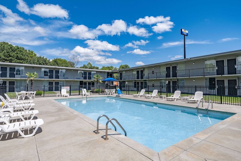 Days Inn and Suites by Wyndham Oxford - Event Venue in Oxford, North Carolina