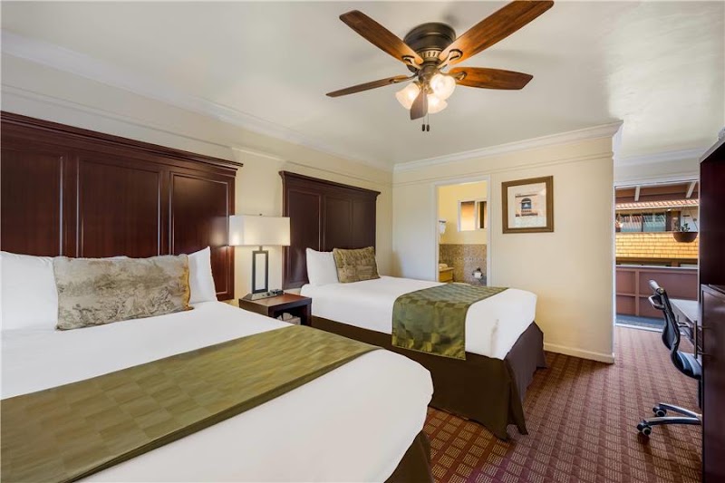Clarion Collection Carmel Oaks Inn - Event Venue in Carmel-by-the-Sea, California