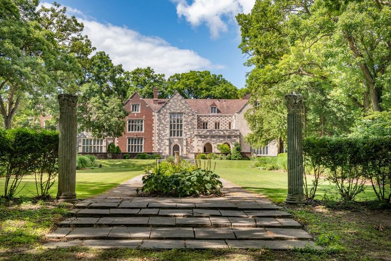 Salisbury House & Gardens - Event Venue in Des Moines, Iowa