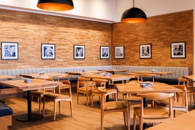 Tangled Roots Craft Beer & Kitchen - South Barrington - Event Venue in South Barrington, Illinois