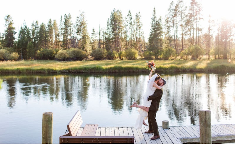 Deschutes Riverfront Retreat | Sunriver and Bend Vacation Rental and Micro-wedding venue - Event Venue in Sunriver, Oregon