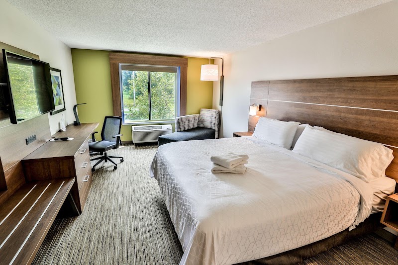 Holiday Inn Express & Suites Dickson by IHG - Event Venue in Dickson, Tennessee