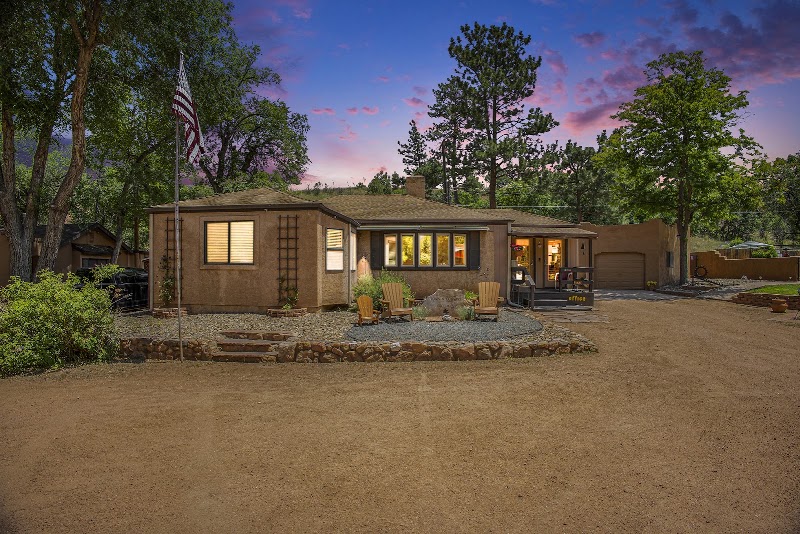 Town-N-Country Cottages - Event Venue in Manitou Springs, Colorado