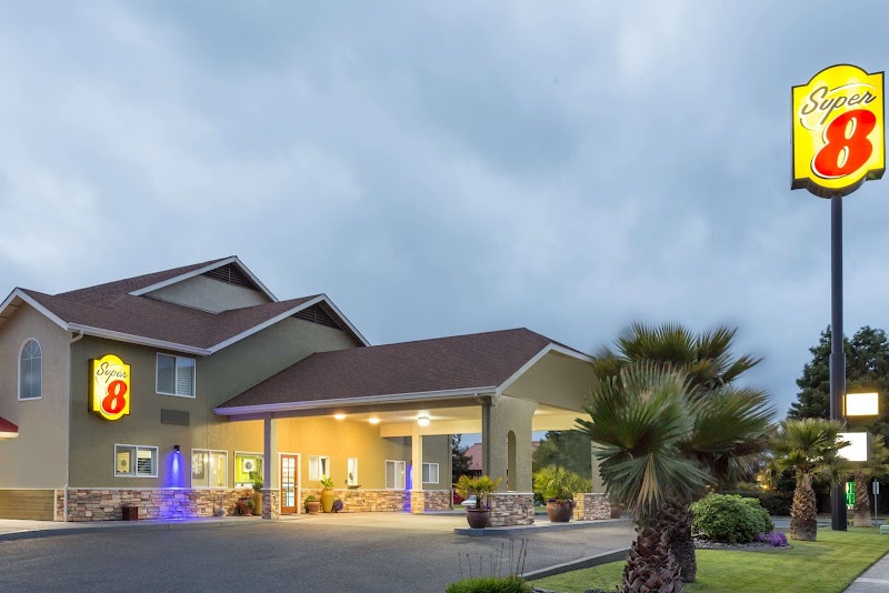 Super 8 by Wyndham Fortuna Avenue Of The Giants - Event Venue in Fortuna, California