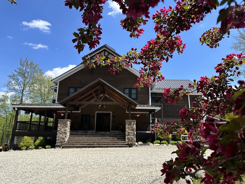 The Retreat at Norwich Lake - Event Venue in Huntington, Massachusetts