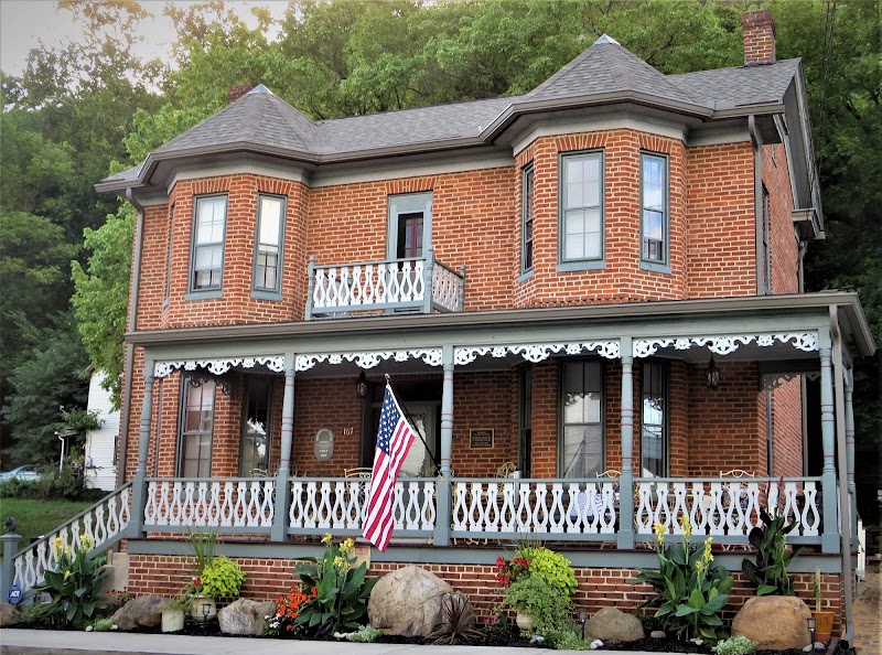 Mendenhall 1884 Inn Bed and Breakfast - Event Venue in Berkeley Springs, West Virginia